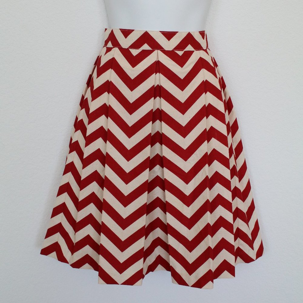 CHEVRON PRINT Classic Midi SKIRT PLEATED Style PLEATS - Size 25 - XS